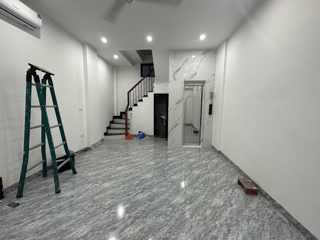 Nhà Tứ Liên- Tây Hồ- 5 tầng , thang máy, chuẩn công năng, về ở luôn giá 9,4 tỷ